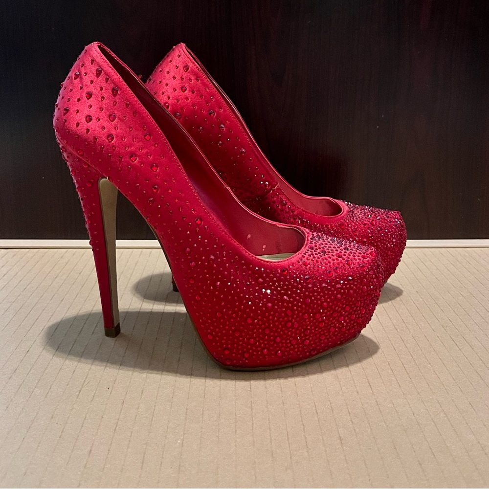 Aldo Red Platform Satin Heels with Rhinestones Size 6.5
Only worn a cpl times